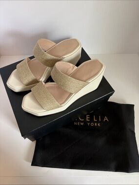 NWB Cecelia Size 7 BAILY Platform Sandal Alabaster With Gold Straps Wedge Mule
